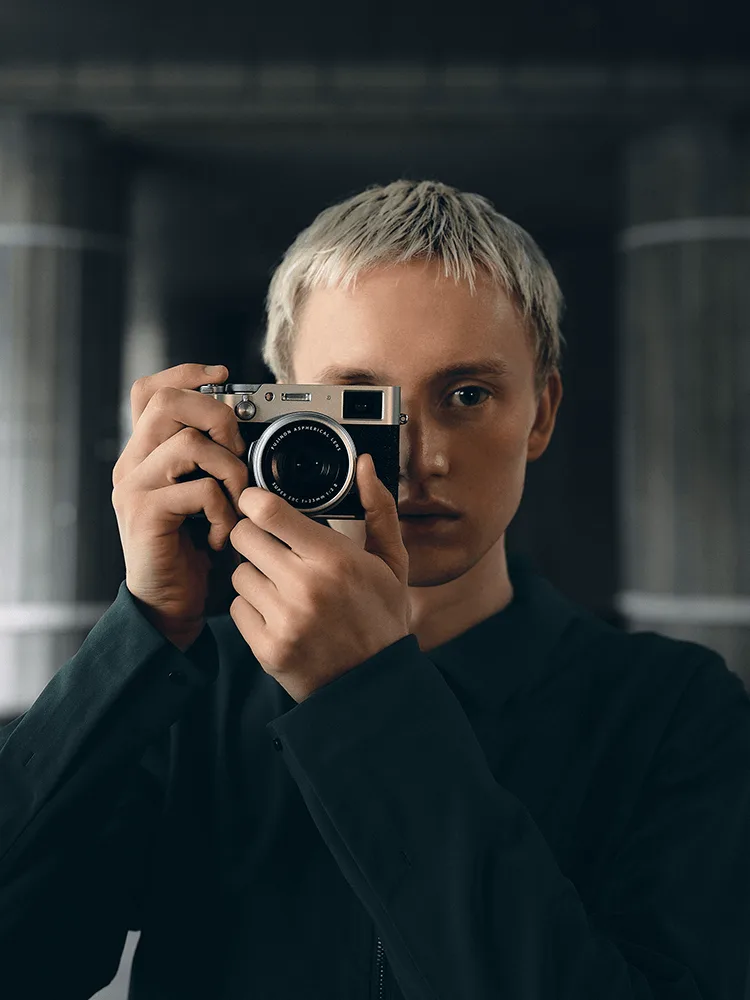 مراجعة Fujifilm X100VI: كاميرا الشارع التي هربت من رفوف المتاجر