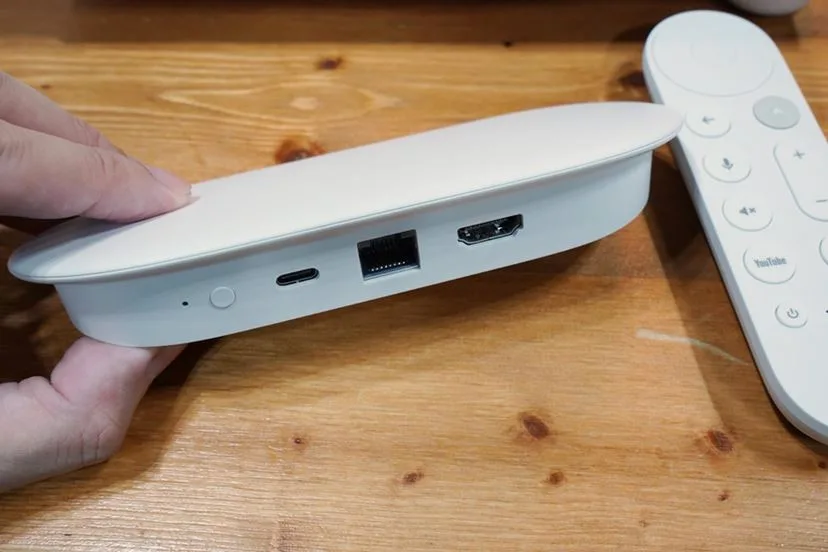 منافذ Google TV Streamer 4K الخلفية: USB-C وEthernet وHDMI