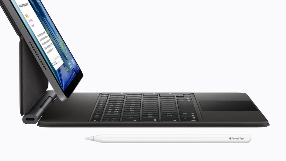 iPad Air M4 مع Magic Keyboard وApple Pencil Pro لسيناريو العمل والدراسة