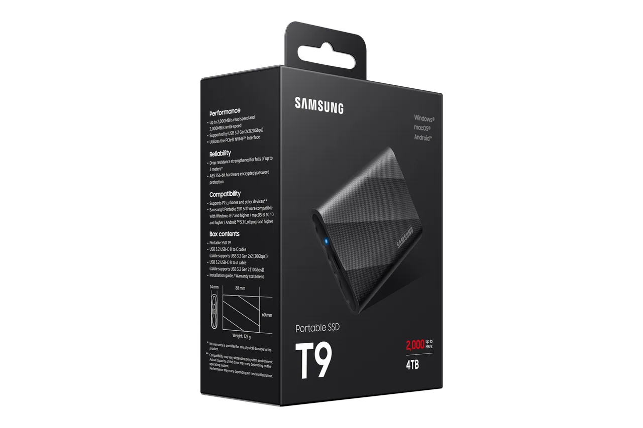 علبة Samsung T9 Portable SSD وتفاصيل السعة والسرعة على التغليف